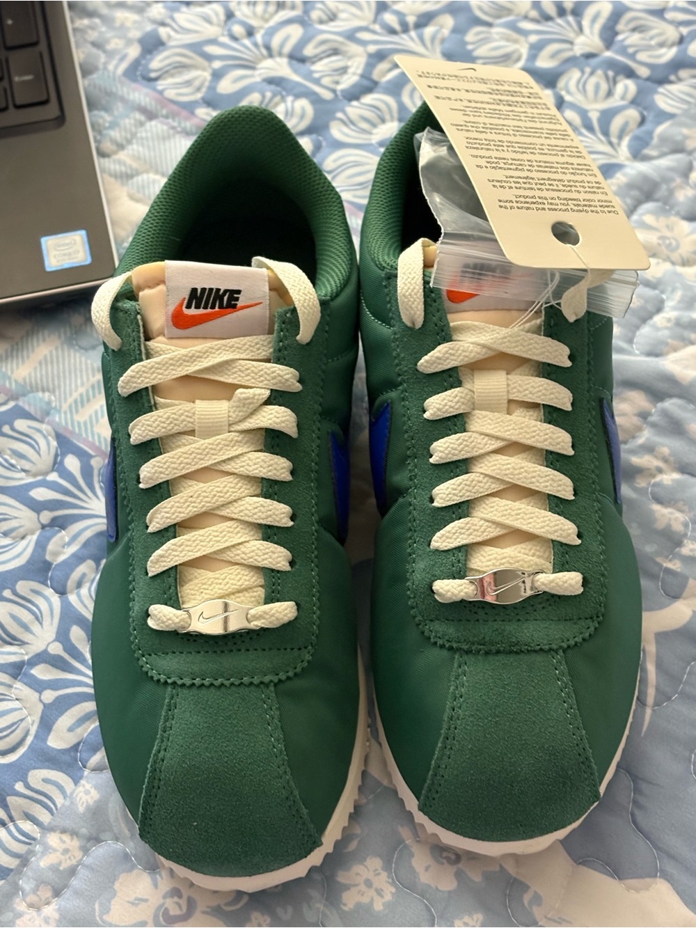 Nike Men’s Green Sneakers with Cream Laces and Blue Swoosh